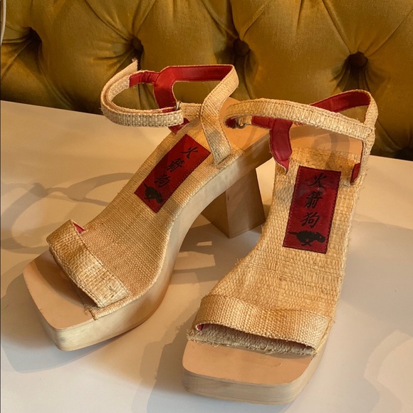 Vintage Raffia Rocket Dog Wooden Platform Sandals Sz 8 - Picture 1 of 6